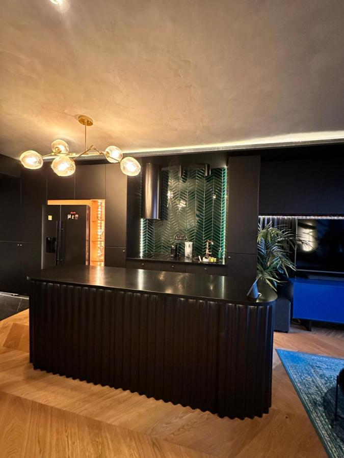 Skyline Elegance With Free Parking Appartement Bratislava Buitenkant foto