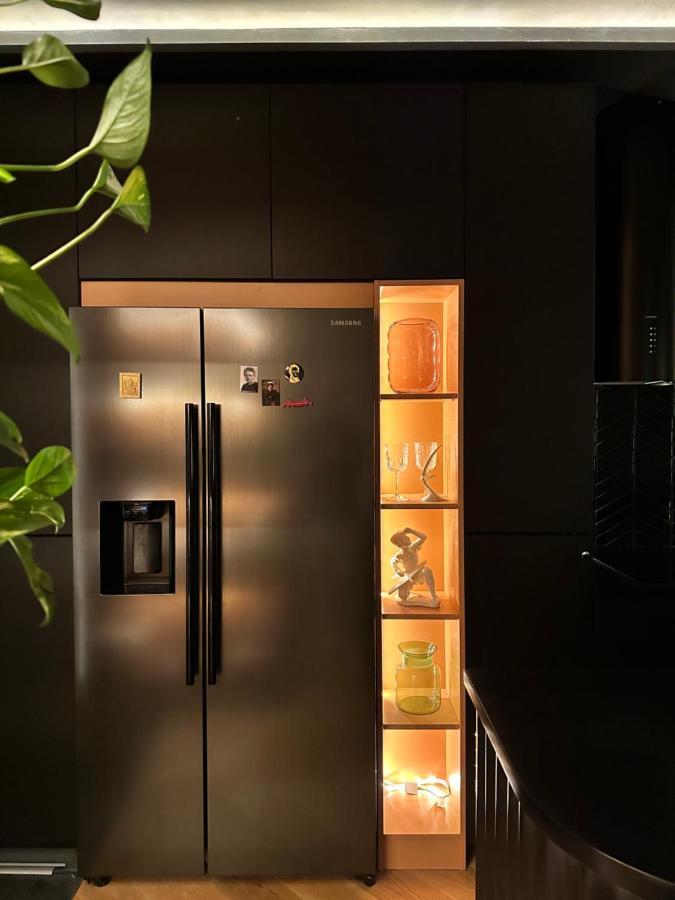 Skyline Elegance With Free Parking Appartement Bratislava Buitenkant foto