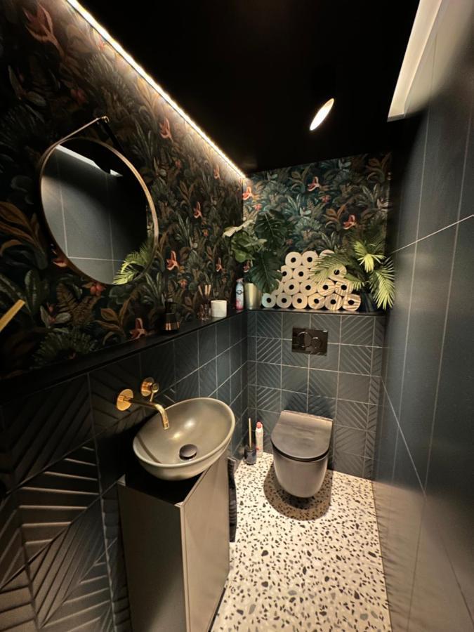 Skyline Elegance With Free Parking Appartement Bratislava Buitenkant foto