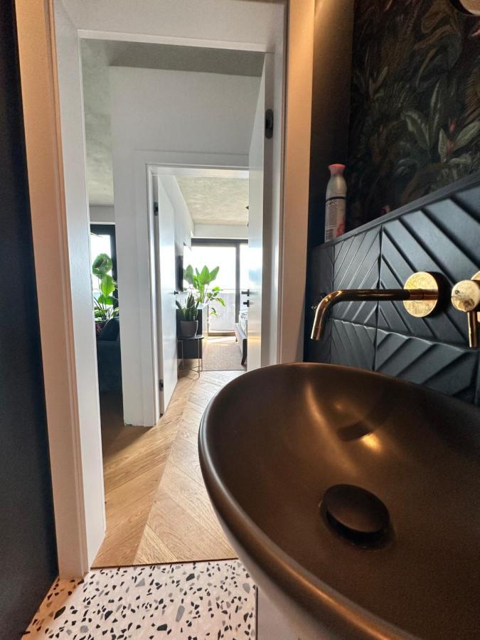 Skyline Elegance With Free Parking Appartement Bratislava Buitenkant foto