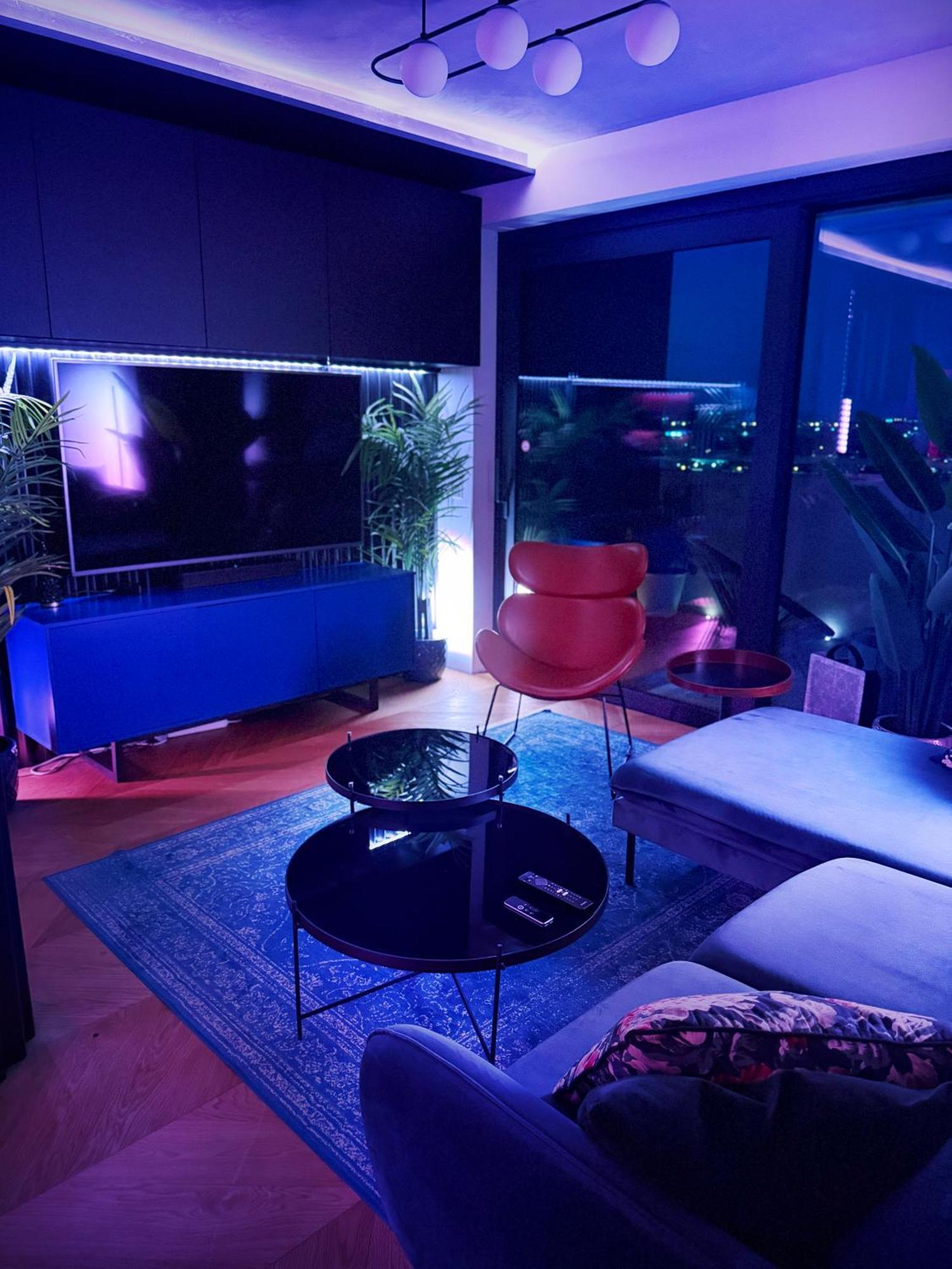 Skyline Elegance With Free Parking Appartement Bratislava Buitenkant foto